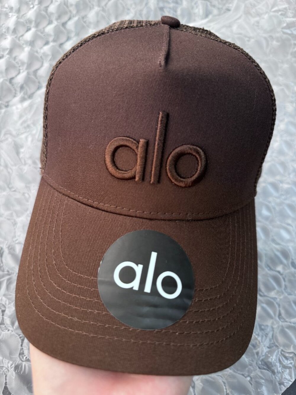 🤎 Alo Yoga District Trucker Hat Espresso Brown Logo Cap Mesh NWT ✨Easy Wear Cap